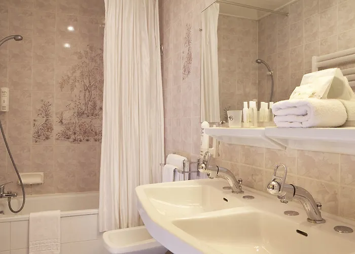 Hotel Oceania Le Jura 4*